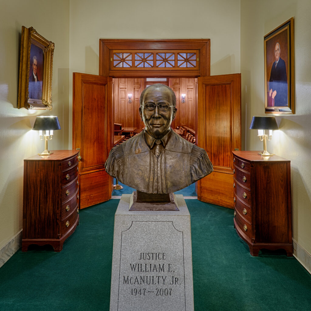 Frankfort,,Kentucky,-,October,30:,Statue,Of,Justice,William,E.